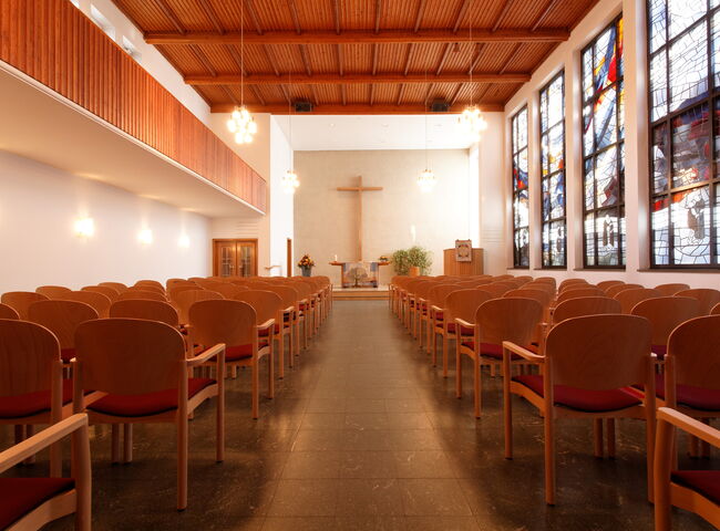 Kirche von innen als Hinweis für den Gottesdienst