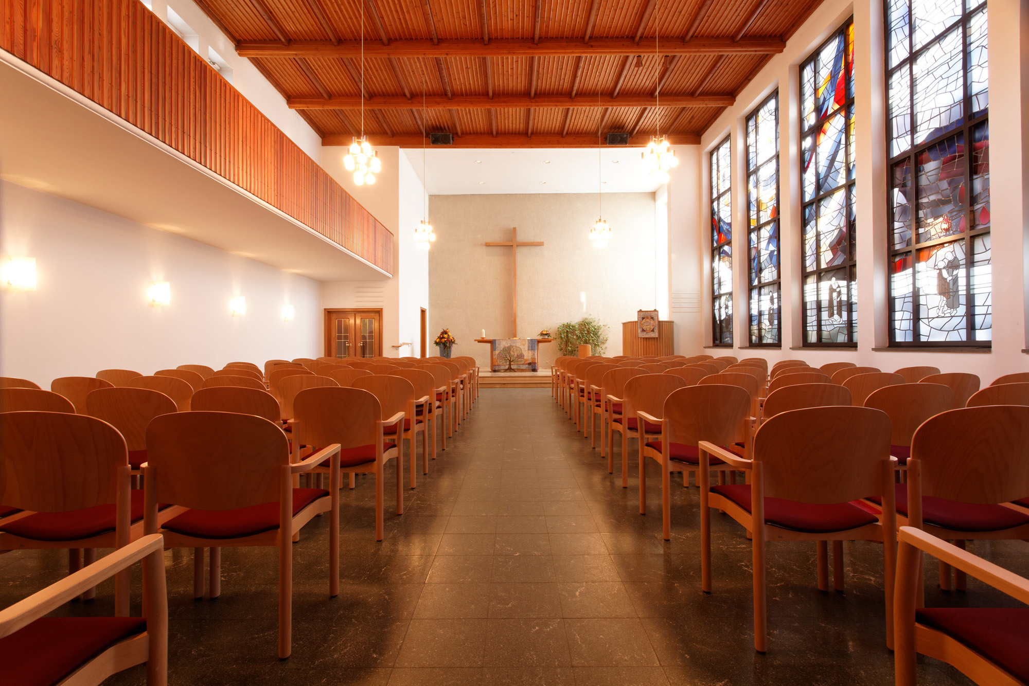 Kirche von innen als Hinweis für den Gottesdienst